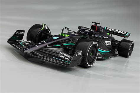 Mercedes presenteert nieuwe F1-auto Hamilton en Russell met zwarte livery