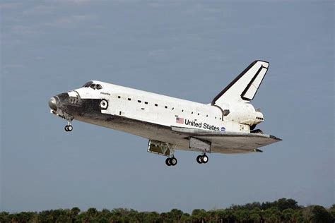 Space Shuttle Atlantis Landing Photograph by Nasa/science Photo Library ...