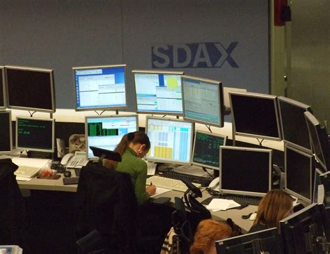 What Is a Trading Desk? - Saraval Industries, Corp