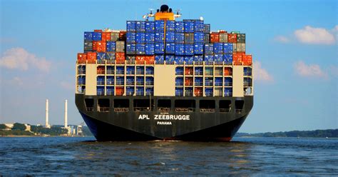 Understanding Design Of Container Ships