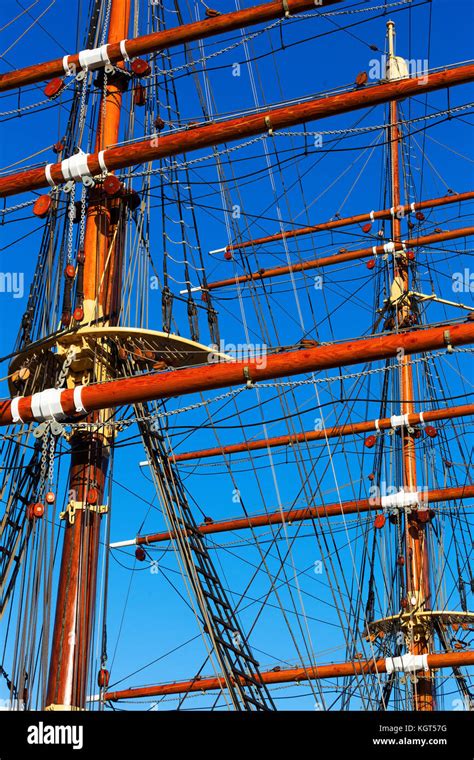 RRS Discovery, Royal Research Ship at Discovery Point, Dundee, Scotland ...