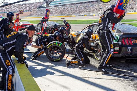 How Do You Become NASCAR Pit Crew Member? | USA Insider