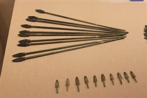 Bronze arrow bolts and arrowheads from the Qin Dynasty (221–206 BC ...