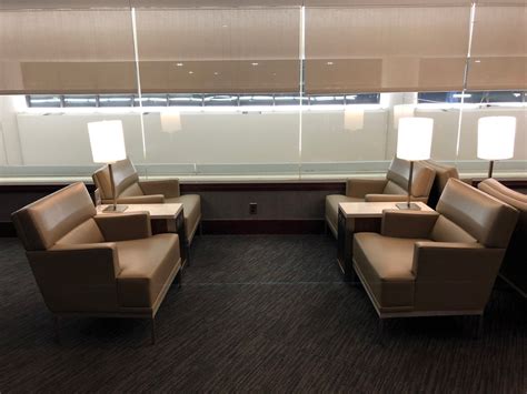 Review: United Club Newark (EWR) - Live and Let's Fly