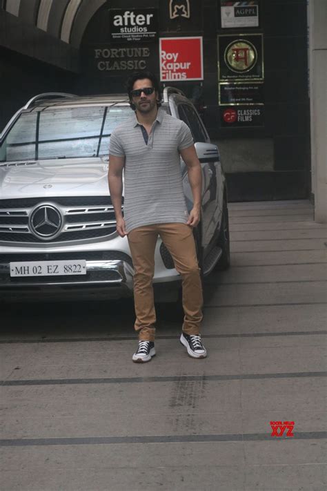 Varun Dhawan Snapped Post Workout In Khar - Gallery - Social News XYZ