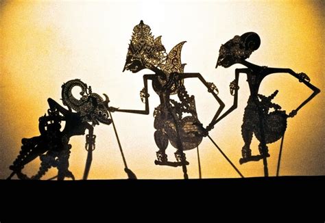 Melihat Lebih Dalam Sejarah Kesenian Wayang Kulit - Riset