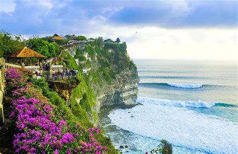 Pura Uluwatu Bali - Info Lengkap, Harga Tiket Masuk, Jam Buka & Tutup