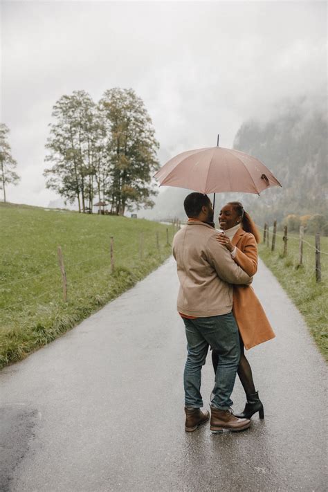 10 Reasons Why A Rainy Photoshoot is a Good Idea | Flytographer