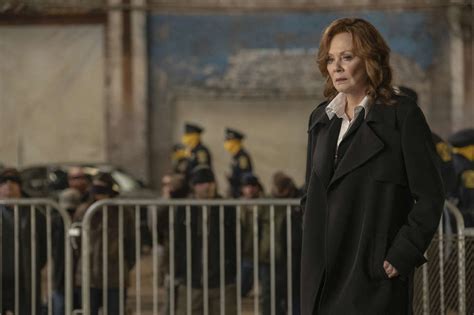 'Watchmen': Jean Smart Talks Laurie, Agent Petey & Dr. Manhattan Toy ...