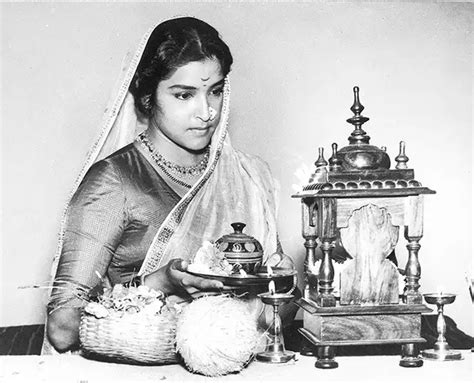 NAKARAJAN: SHUBHA KHOTE HINDI ACTRESS BORN 1936 AUGUST 30