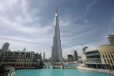 Burj Khalifa Skyscraper, Dubai - SuzzsTravels