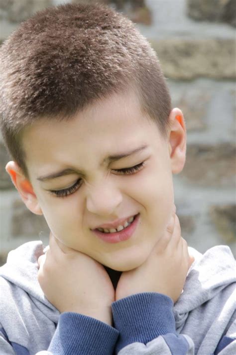 Neck pain in children: Treatment and when to see a doctor