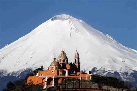 Puebla: enclosure of volcanoes