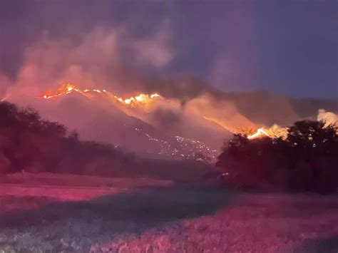 Olowalu wildfire chars 500 acres, evacuates homes; highway reopened to ...