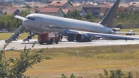 B767 Gear Collapses While Landing - Daily Dose of Aviation - YouTube