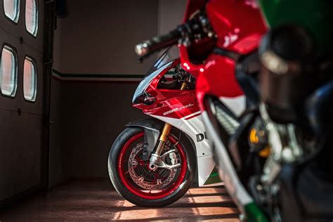 Ducati 1299 Panigale R Final Edition Finally Debuts - Asphalt & Rubber