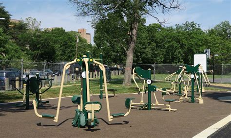 the Annandale Blog: Outdoor fitness equipment installed at Lincolnia Park