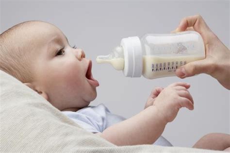 Should you feed your baby water? A paediatrician explains everything ...