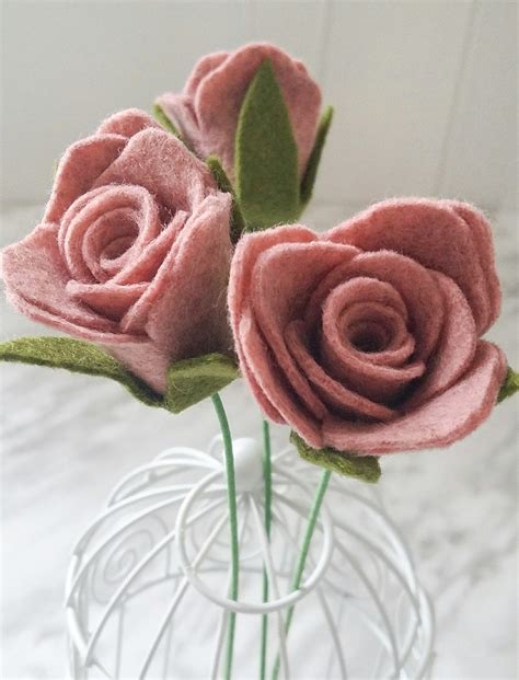 DIY Felt Rose Stems - With Pattern - The Yellow Birdhouse