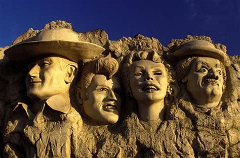 16 Bizarre Roadside Attractions in Missouri