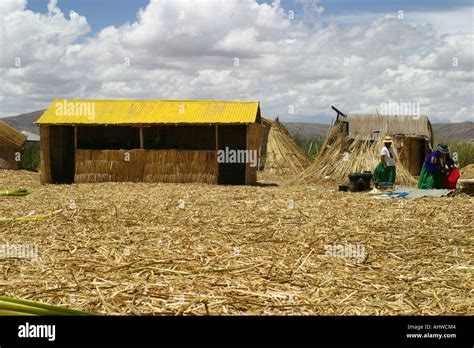 Floating Island Lake Titicaca Stock Photo - Alamy