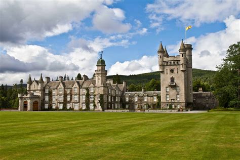 Balmoral Castle: Beloved Home of The Royal Family | WeCityGuide