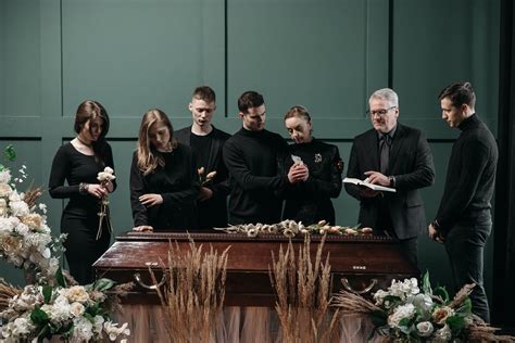 The 6 Important Guidelines about Basic Funeral Etiquette - Evergreen ...