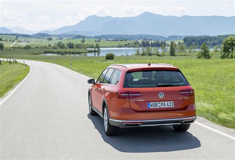 VW Passat Alltrack Stars In New Photo Gallery [28 Pics] | Carscoops