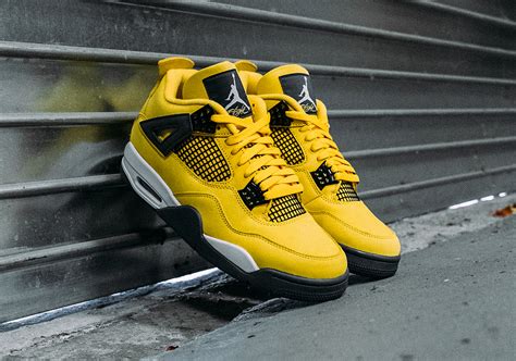 Air Jordan 4 "Lightning" 2021 Buyer's Guide | SneakerNews.com