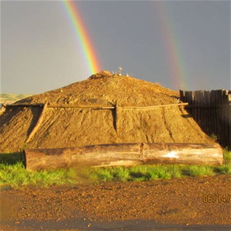 Mandan Hidatsa Arikara Tourism Earth Lodge Village | NativeAmerica.travel