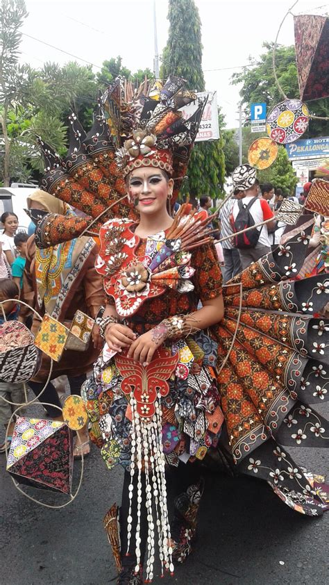 Arakan-Arakan Pekan Batik Nusantara 2016 | Kostum karnaval, Batik, Ide ...