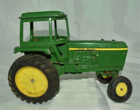 ERTL BIG TRACTOR JOHN DEERE DYERSVILLE IOWA U.S.A