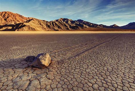 10 Otherworldly Facts About Death Valley National Park, the Hottest ...