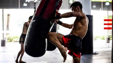 Powerful Muay Thai knee techniques and knee strikes | Muay thai ...