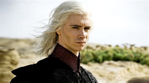 Viserys Targaryen played by Harry Lloyd on Game of Thrones - Official ...