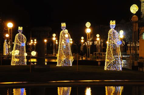 Best Christmas Lights Decorations Around The World