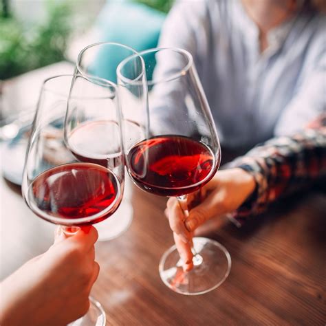 The Best Wine Tasting Tips, According to a Sommelier