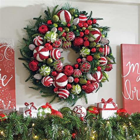 33 Amazing Christmas Wreaths Decoration Ideas - MAGZHOUSE