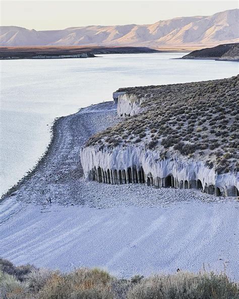 Crowley Lake Columns: Mysterious Volcanic Formations | themindcircle