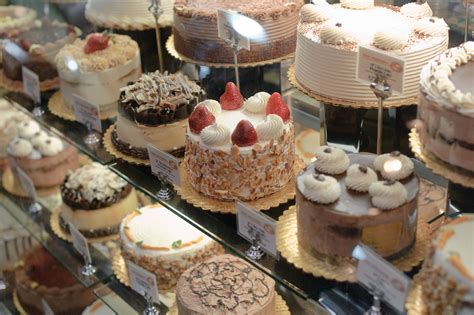 Whole Foods Cakes -5856 | Joe Tresh | Flickr