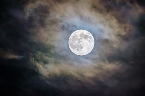 5 Magical Full Moon Rituals - Flourishing Goddess