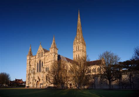 Salisbury Cathedral Historical Facts and Pictures | The History Hub