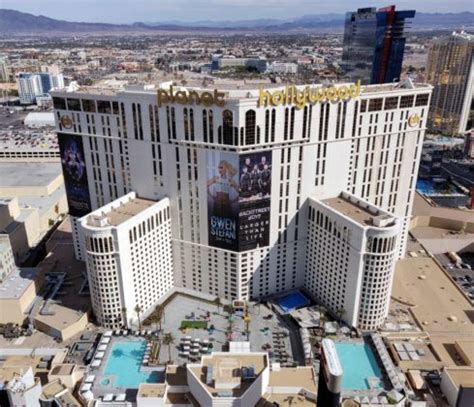 Planet Hollywood Las Vegas Hotel Review: Best Mid-Tier Strip Hotel?