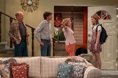 ‘That 70s Show’ Cast Reunites in New ‘That 90s Show’ Featurette ...