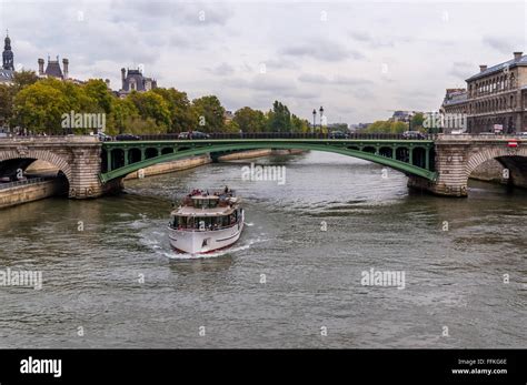 Tourist boat on the Seine river, Paris Stock Photo - Alamy