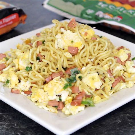 Noodles and Egg Stir Fry - Yummieliciouz