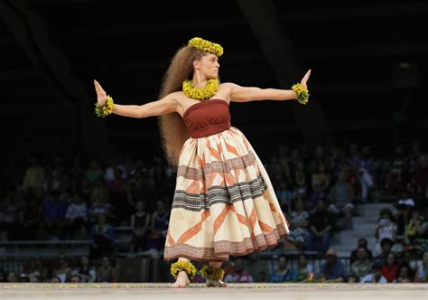 Views From The Edge: Merrie Monarch Fest: Hula dancers preserving ...