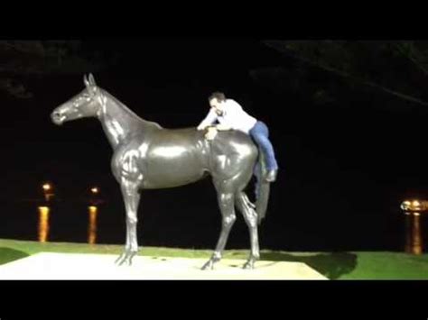 Rocco climbs Makybe Diva statue - YouTube