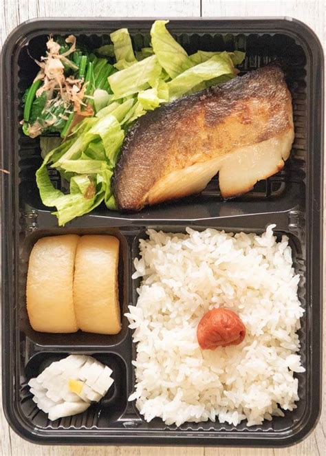 Bento Box – Hinomaru Bento with Saikyo Yaki Fish | RecipeTin Japan