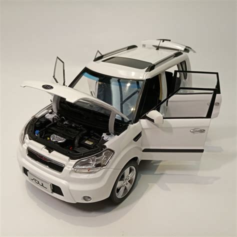 1/18 Dealer Edition Kia Soul (White) Diecast Car Model - LIVECARMODEL.com